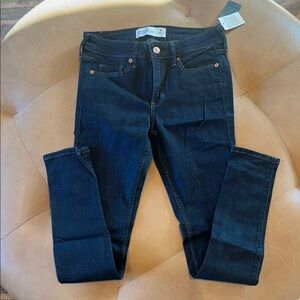 NWT Abercrombie & Fitch Super Skinny Jeans - 2 short